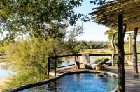 Guest suite with views and deck - Singita Boulders 