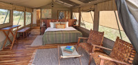 Olakira Migration Camp - Ensuite double room with wooden deck platform and lounge