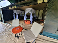 Tent with ensuite bathroom: shower, flush toilet and wash basin