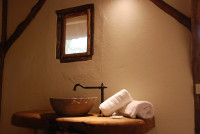 En-suite cottage bathroom