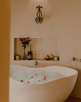 Deep Set luxurious bath