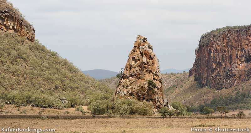 Pinnacle of honey-toned rock at Hells Gate National Park