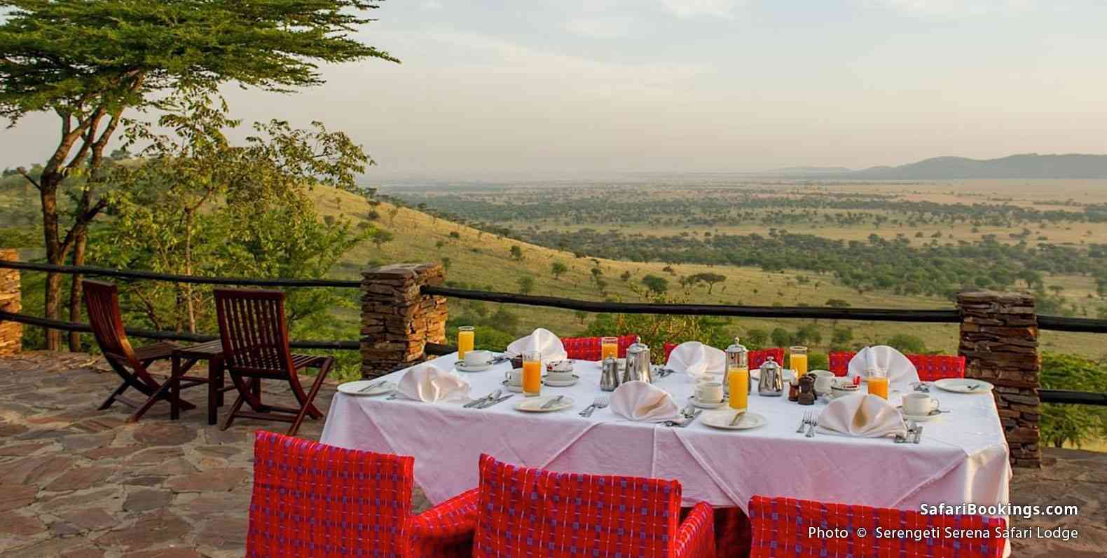 The popular Serengeti Serena strikes a good balance between home comforts and an African bush feel