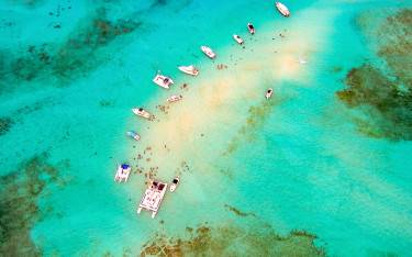 People snorkeling in the reef