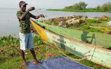 Fisherman fixing nets in Dunga Bay