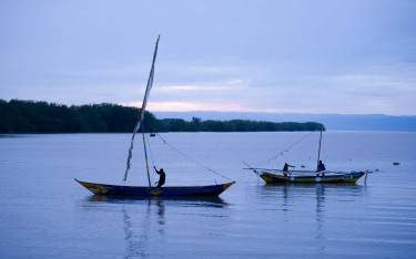 Fishing boats in Dunga Bay
