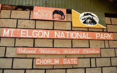 Entrance gate sign