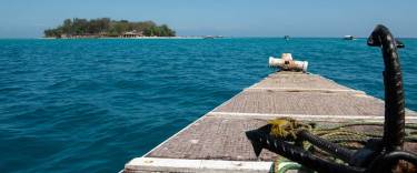 Boat approaching Changuu Island