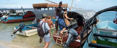 People leaving on a daytrip by boat