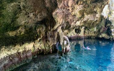 Person swimming in Maalum Cave