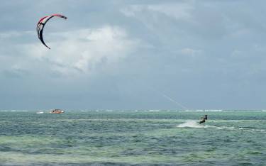 Thumbnail of Kitesurfer