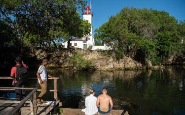 Thumbnail of Tourists at the Nungwi Mnarani Aquarium
