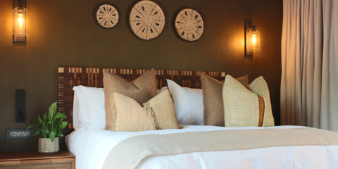 5-Day Luxury Ivory Moon Safari - Fly in from Cape Town