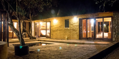 4-Day Ivory Moon Safari - Fly in from Cape Town