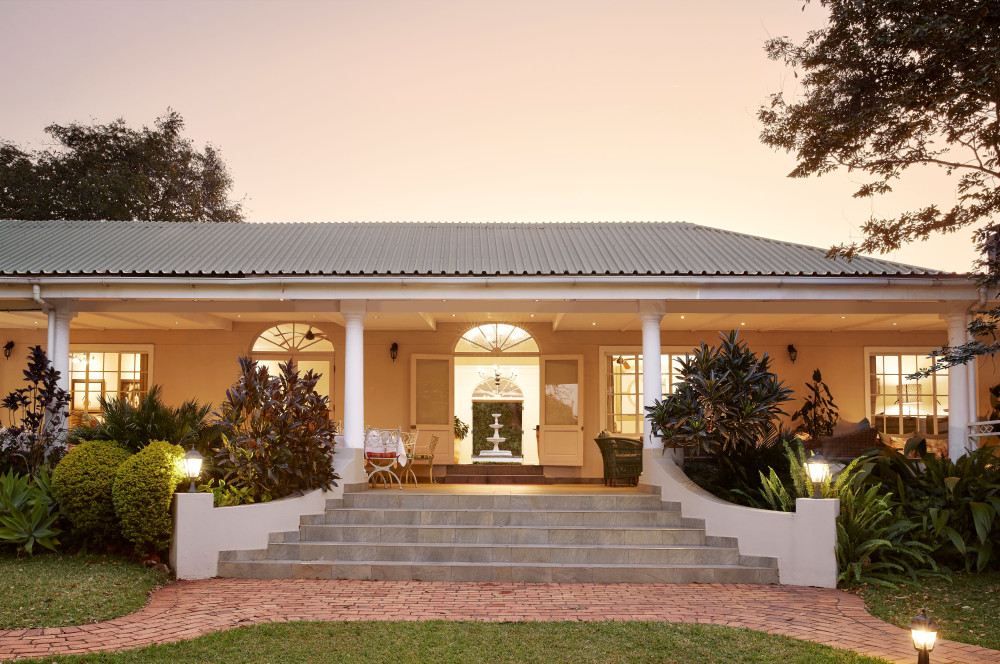 Victoria Falls Mid-Range Batonka Guest Lodge Tour