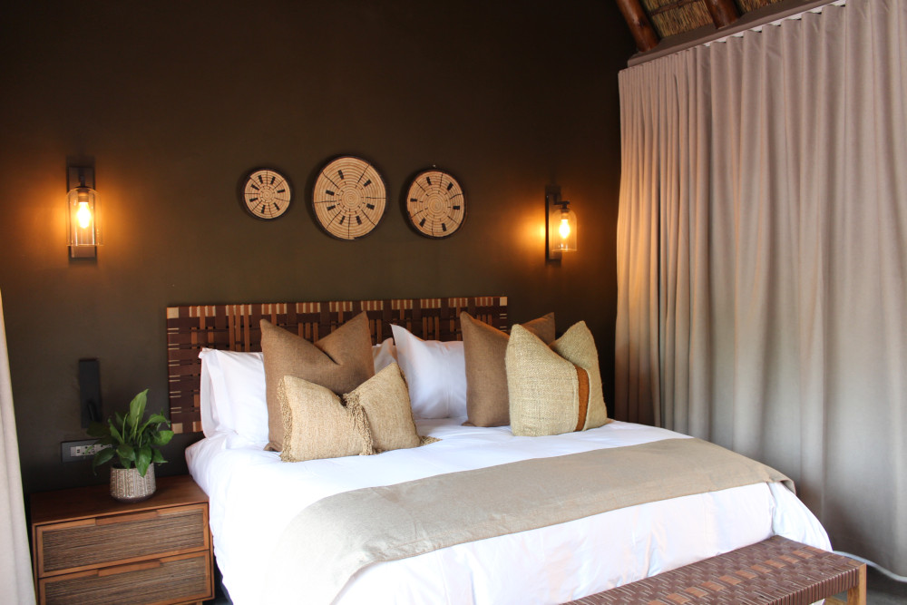 Luxury Ivory Moon Kruger Safari