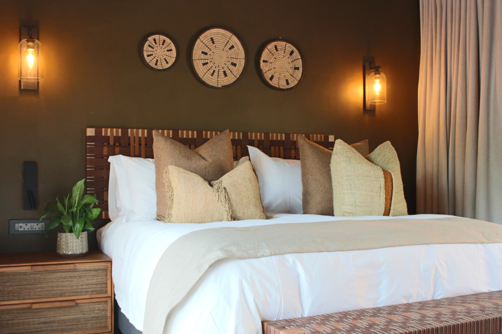 Luxury Ivory Moon Safari - Fly in from Cape Town