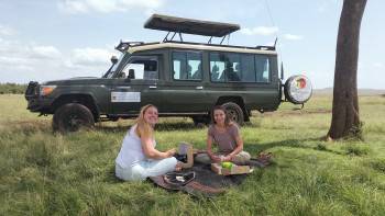 Picnic lunch in the Wild Masai Mara 