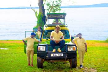 Trek Safaris Uganda  Photo