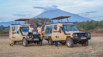 Our clients enjoying the wild into our safari Flee